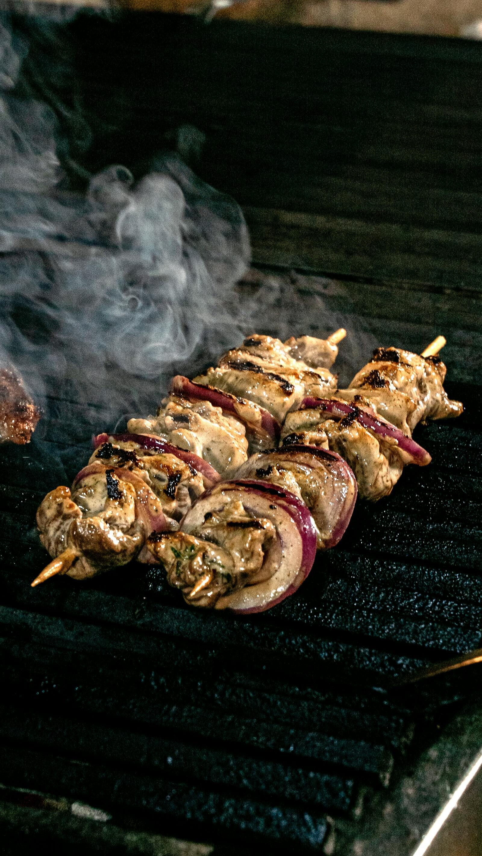 Grilled chicken skewers and kefta on charcoal — the kind of grilled plate that defines Mister Cook Hay El Mohammadi Agadir
